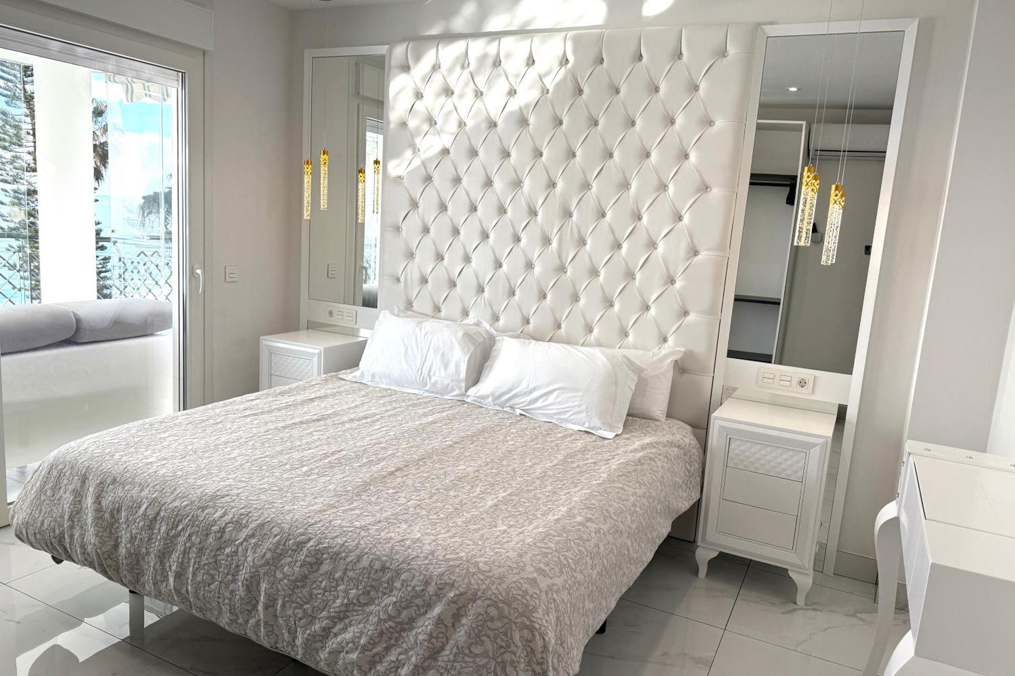 Apartamento Mi Capricho A12 - Luxury Beachfront Apartment- Costa Del Sol *